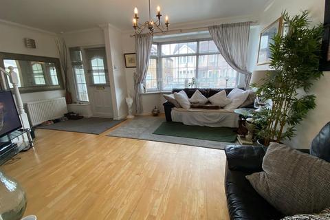 18 Emerald Gardens, Dagenham, RM8 1LH