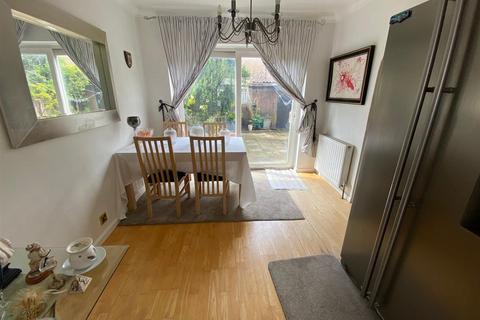 18 Emerald Gardens, Dagenham, RM8 1LH