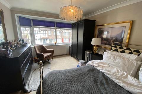 18 Emerald Gardens, Dagenham, RM8 1LH