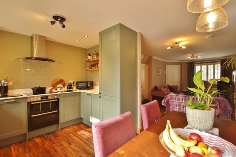 24 Compton Way, Witney, OX28 3AB