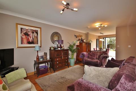 24 Compton Way, Witney, OX28 3AB