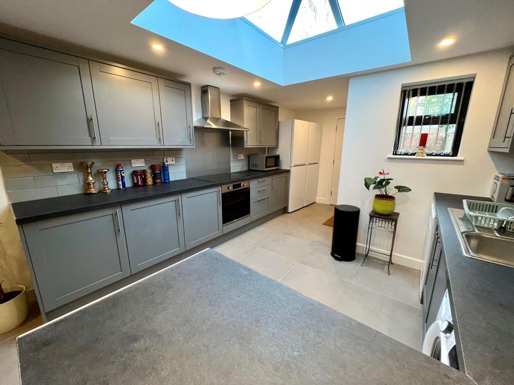 87 St Margaret Road - Kitchen 2.jpeg