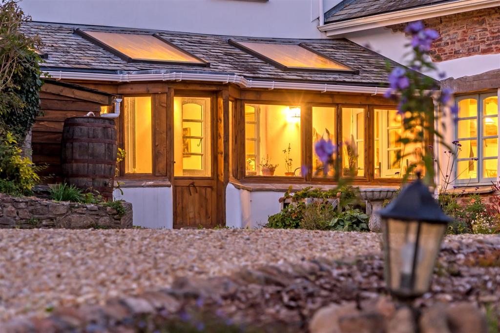 Ludd House Twilight 9.jpg