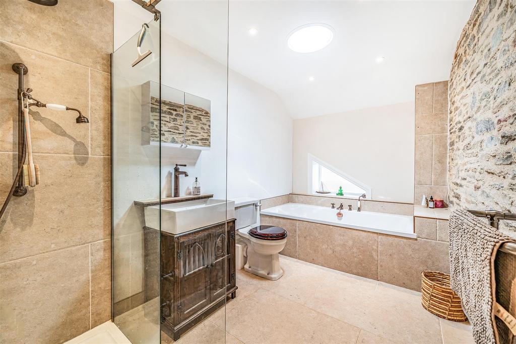 Ludd House Bathroom.jpg