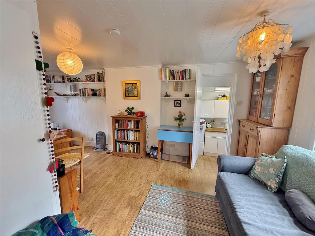Living/ dining towards Kitchen