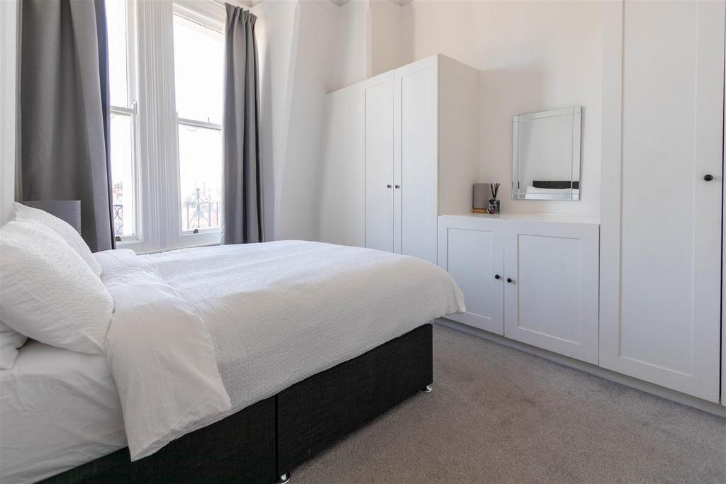 Bedroom 1.jpg
