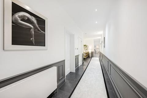 3 bedroom flat for sale, Redcliffe Square, Chelsea, London