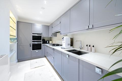 3 bedroom flat for sale, Redcliffe Square, Chelsea, London
