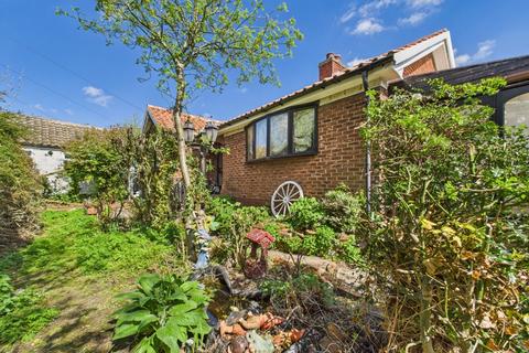 2 bedroom detached bungalow for sale, Skipsea Road, Beeford, YO25 8AL