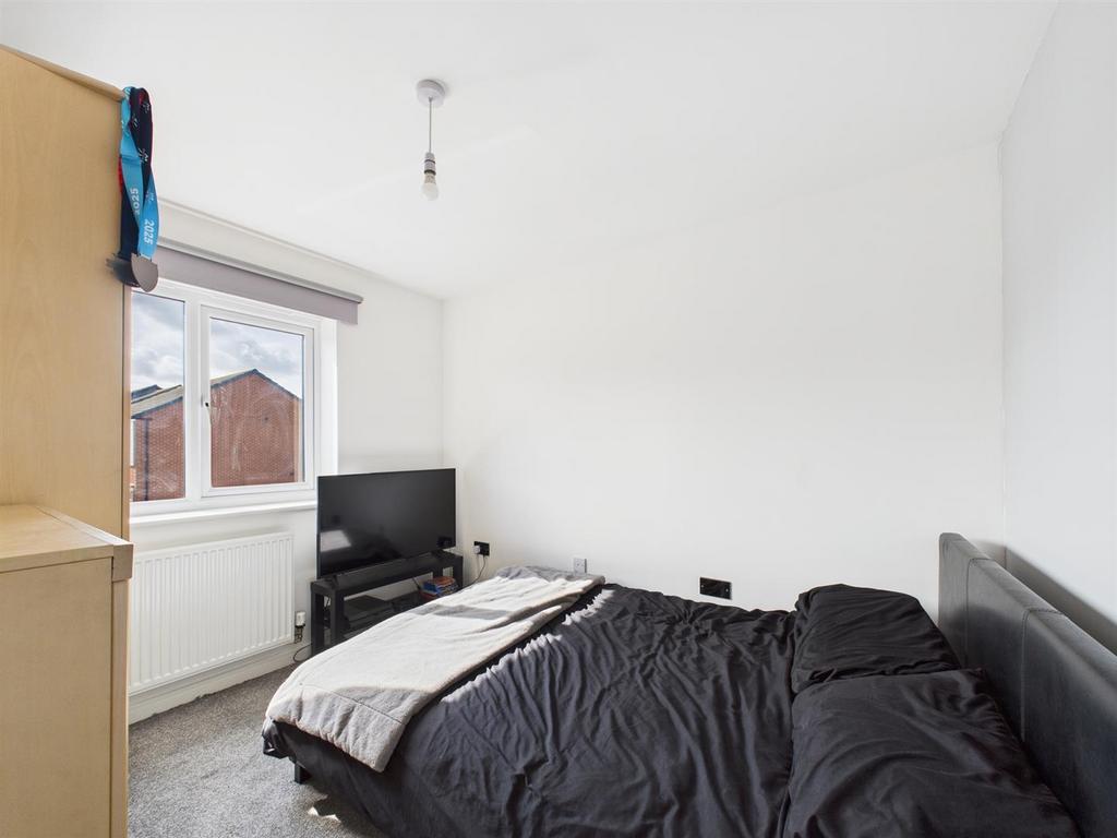 Bed 2.jpg