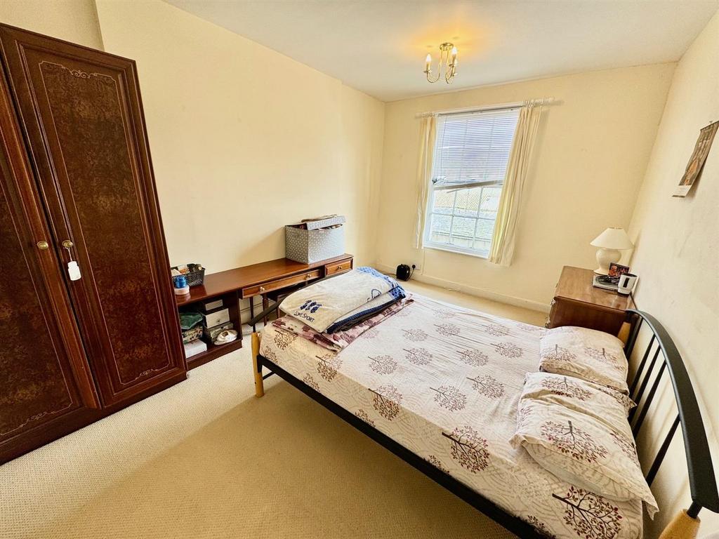 Bedroom 1.jpg