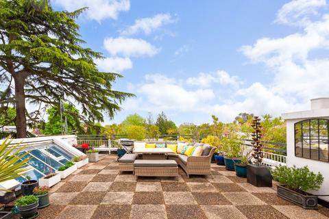 2 bedroom apartment for sale, Clubhouse Apartments, Strawberry Hill