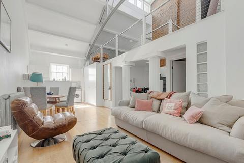 2 bedroom flat for sale, Institute Place, London E8
