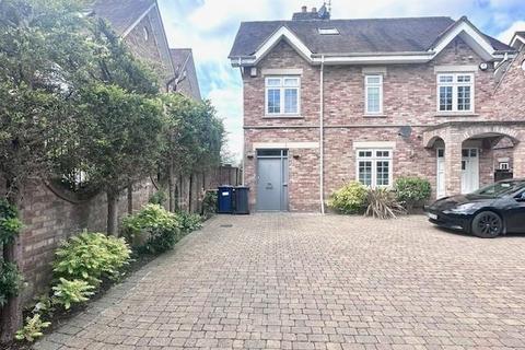 2 bedroom house to rent, Sandalwood Close, Barnet