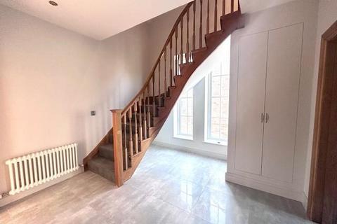 2 bedroom house to rent, Sandalwood Close, Barnet