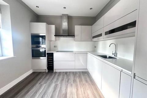 2 bedroom house to rent, Sandalwood Close, Barnet
