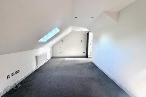 2 bedroom house to rent, Sandalwood Close, Barnet