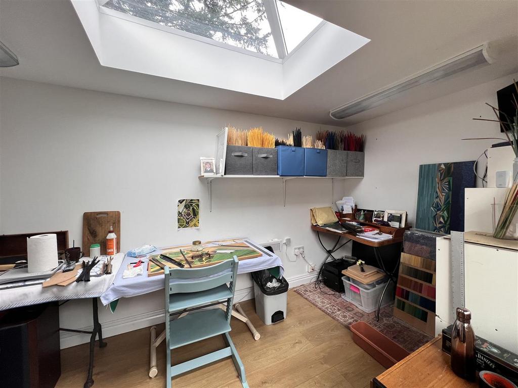 Studio/Home Office: