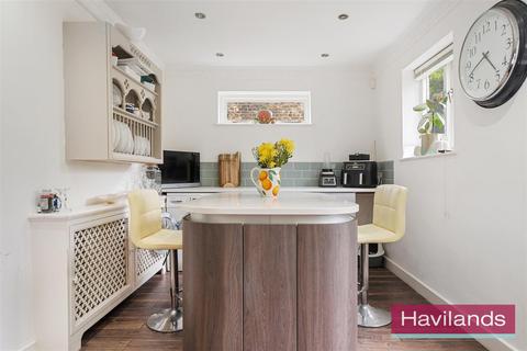 80 Green Moor Link, London, N21 2NP