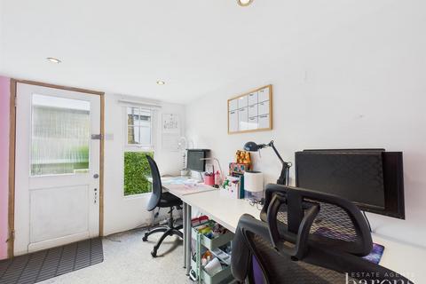 21 Mourne Close, Basingstoke, RG22 5BD