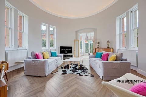 5 bedroom semi-detached house for sale, Brandesbury Square IG8