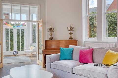 5 bedroom semi-detached house for sale, Brandesbury Square IG8