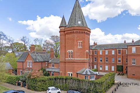 Brandesbury Square IG8