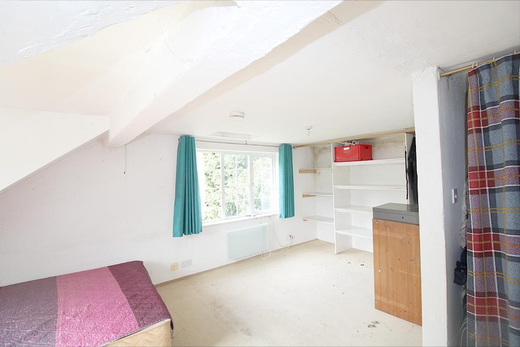 Bedroom 1.jpg