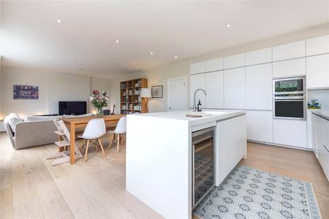 3 bedroom flat to rent, Arkwright Road, Hampstead, London