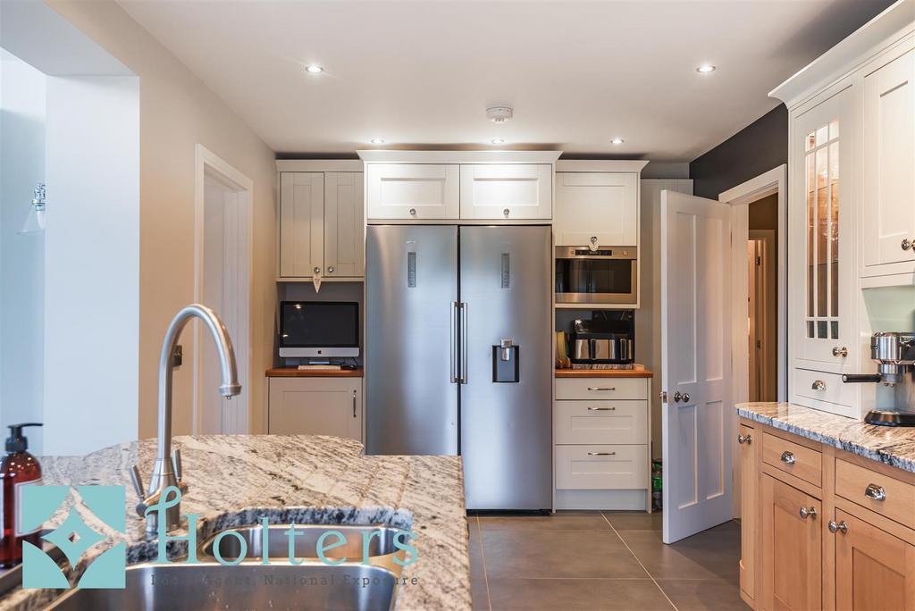 Caenant, Hen-Domen - KITCHEN additional.jpg