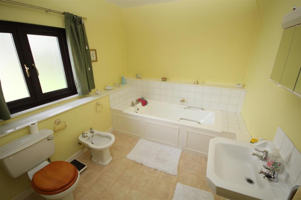 Bathroom.JPG