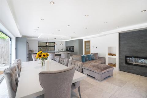 Comino Pescot Avenue, Longfield, DA3 7NA