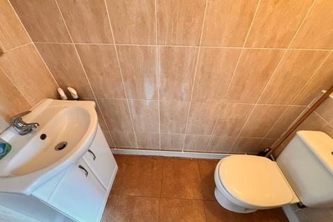 10 Barrington Close, Walsall, WS5 4HS