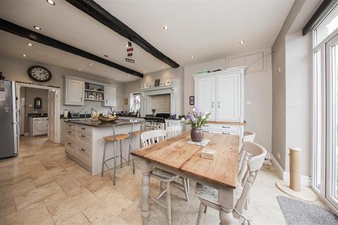 5 bedroom detached house for sale, Chapel Street, West Malling ME19