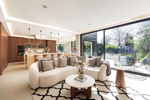 5 bedroom detached house for sale, Main Road, Gidea Park, RM2