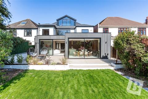5 bedroom detached house for sale, Main Road, Gidea Park, RM2