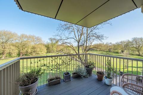 2 bedroom flat for sale, Dixie Court, Adenmore Road, London, SE6 4FA