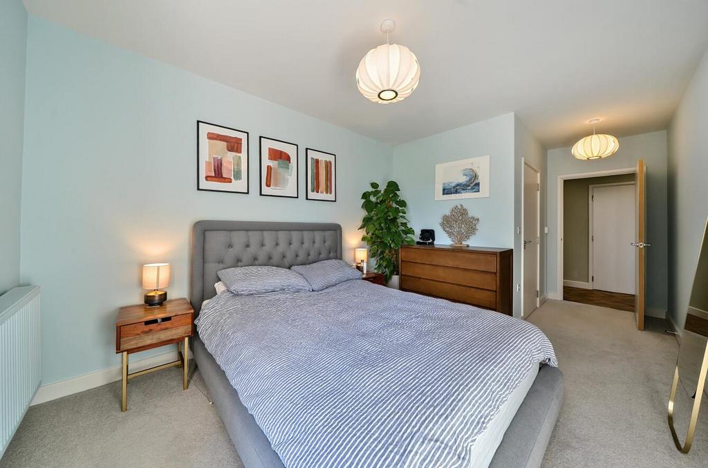 Bedroom 1.jpg