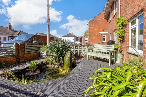 2 bedroom ground floor maisonette for sale, Victoria Road, Newport, Isle of Wight