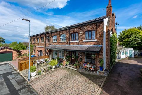 4 bedroom cottage for sale, West Hyde, Lymm WA13