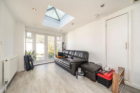 22 Glasbrook Avenue, Twickenham, TW2 6AH