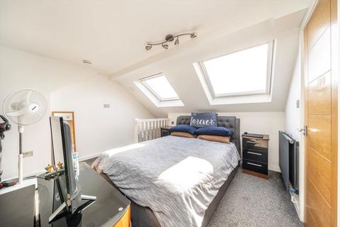 22 Glasbrook Avenue, Twickenham, TW2 6AH