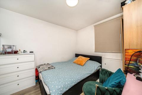 22 Glasbrook Avenue, Twickenham, TW2 6AH