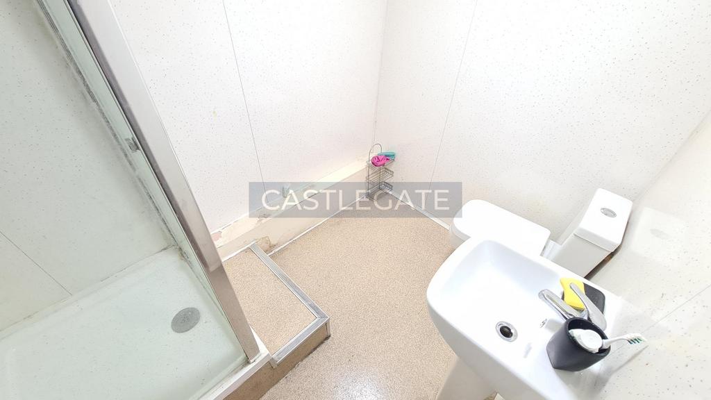 Flat 28, 13-17 Chancery Lane, Huddersfield, HD1 2 D