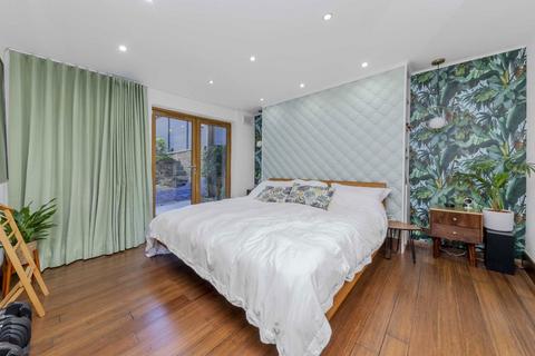 4 bedroom flat to rent, Goldney Road, London W9