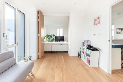 3 bedroom flat for sale, Mapleton Crescent, London SW18