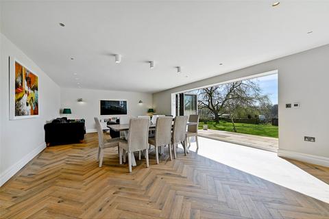Broadlands Churchfields, Stonesfield, Witney, OX29 8PP