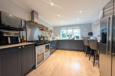 4 bedroom detached house for sale, Bracken Grange Court, Nab Wood, Shipley, BD18