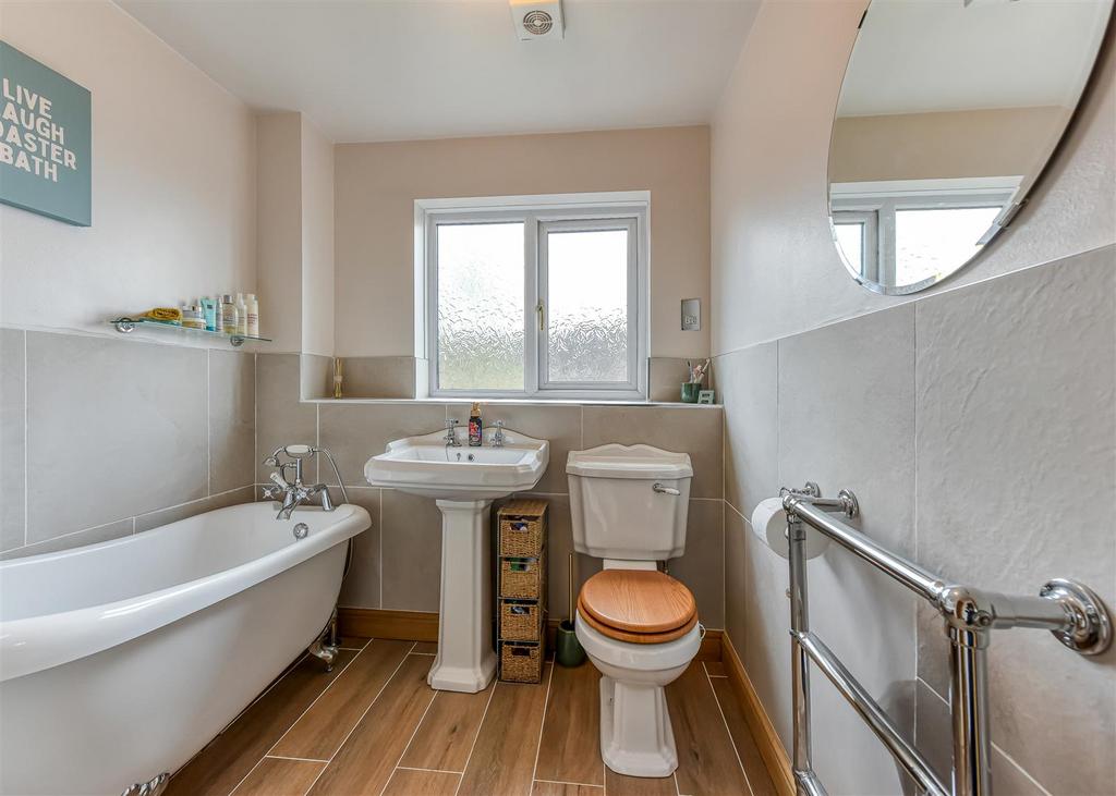 2 Sytch Lane-Bathrooom.jpg
