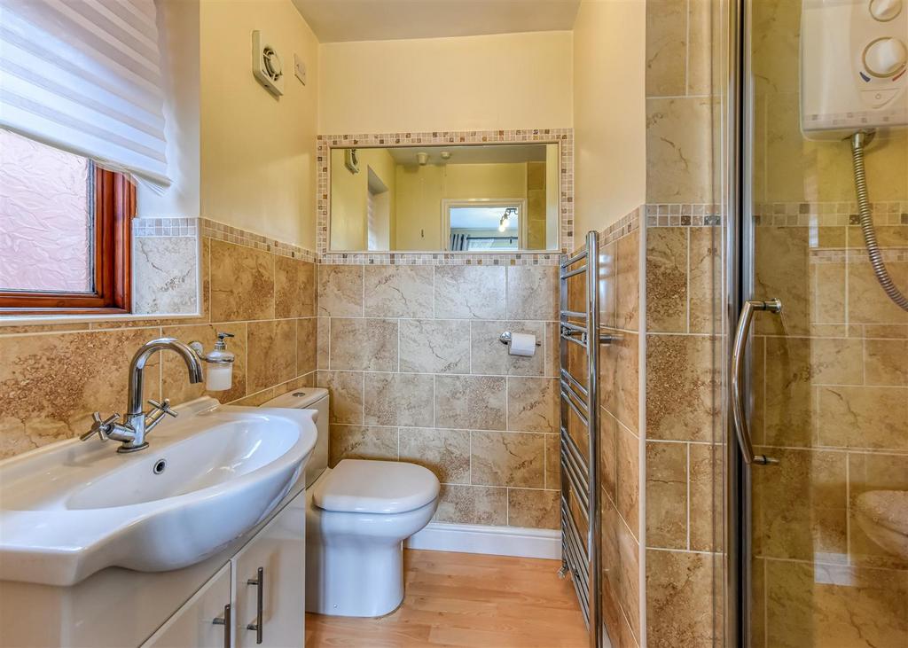 2 Sytch Lane-En Suite.jpg